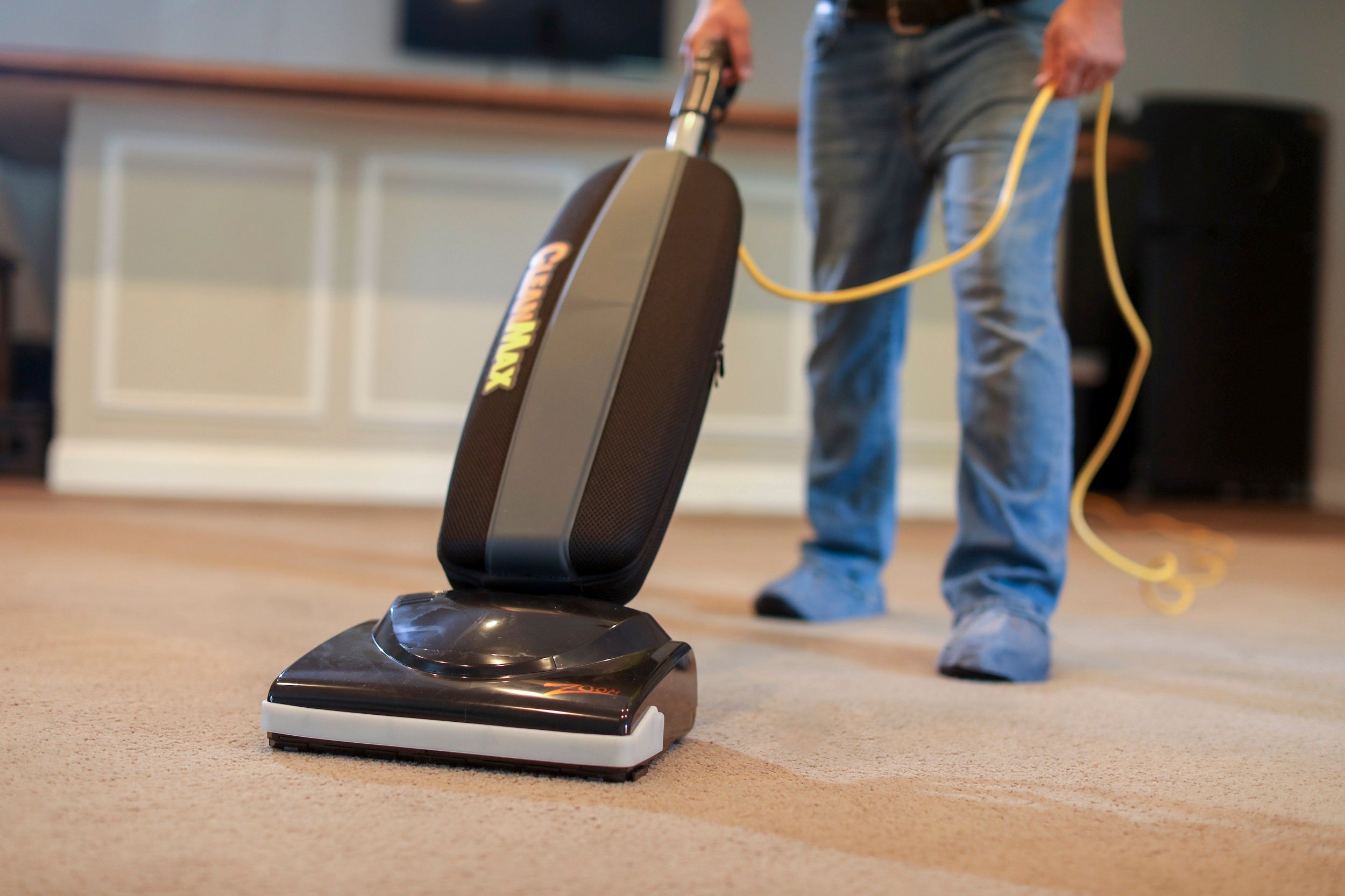 CleanMax Zoom Ultra Light Weight Vacuum With Metal Brushroll